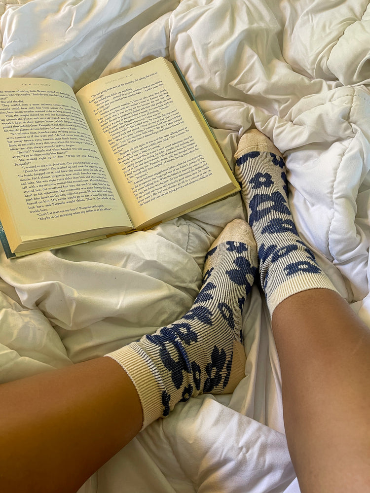 Cream based socks with large modern blue daisy deisgn 